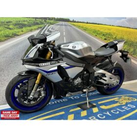 Selling 2017 Yamaha GSXR1000